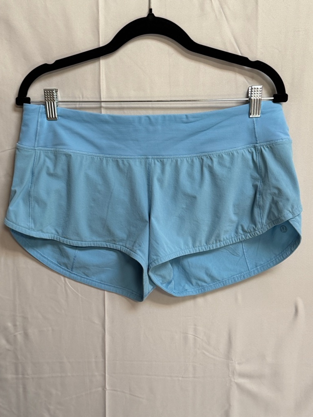 Lululemon Speed Up Short *2.5"
Size: 8